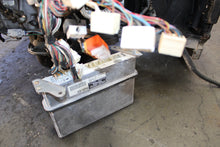 Load image into Gallery viewer, JDM 1998-2004 Toyota Gs300 Motor 2JZGE-VVTI 3.0L 6 Cyl Engine | JDM Engine Direct
